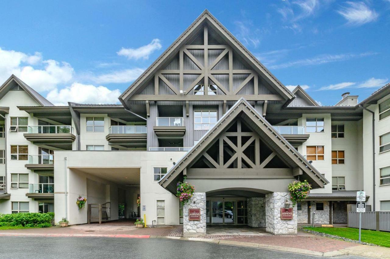 The Best Top Floor Ski-In/Ski-Out At The Aspens ウィスラー エクステリア 写真